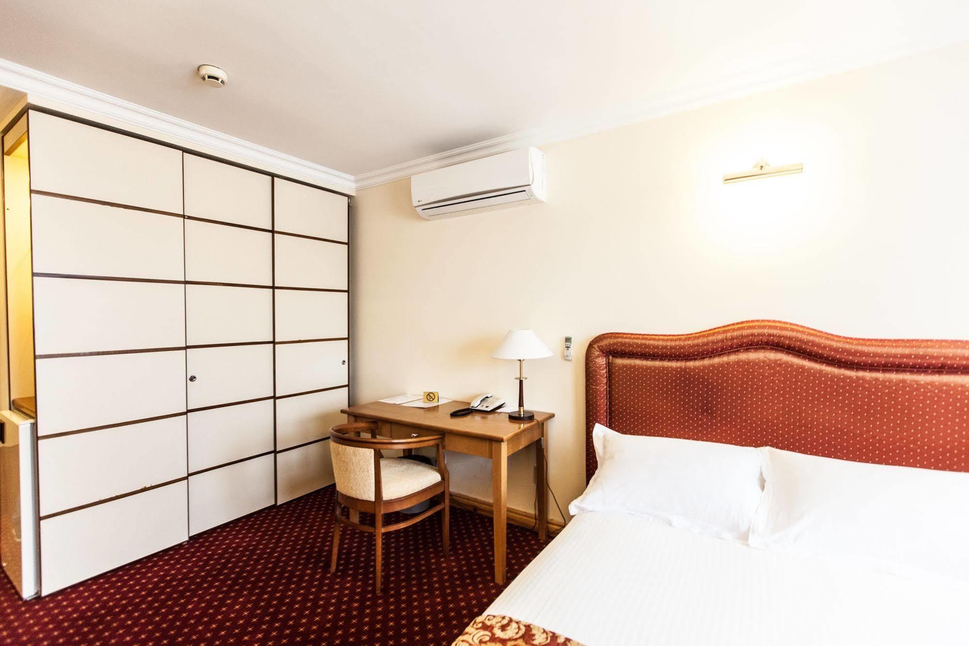 Chagala Atyrau Hotel Εξωτερικό φωτογραφία