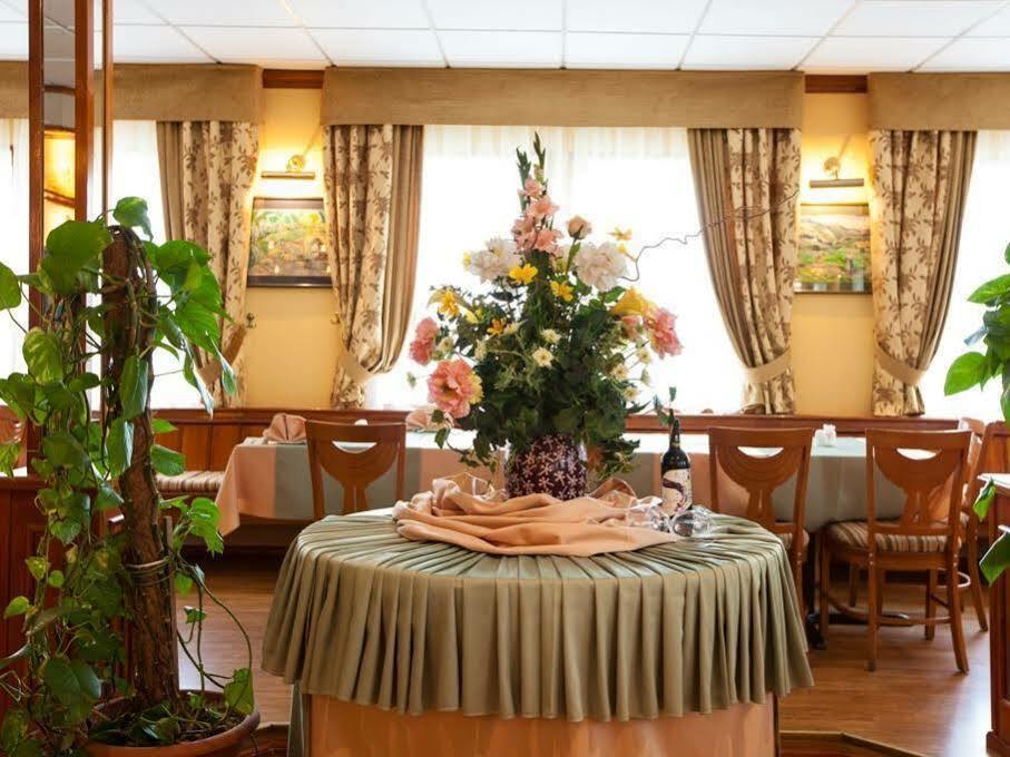 Chagala Atyrau Hotel Εξωτερικό φωτογραφία